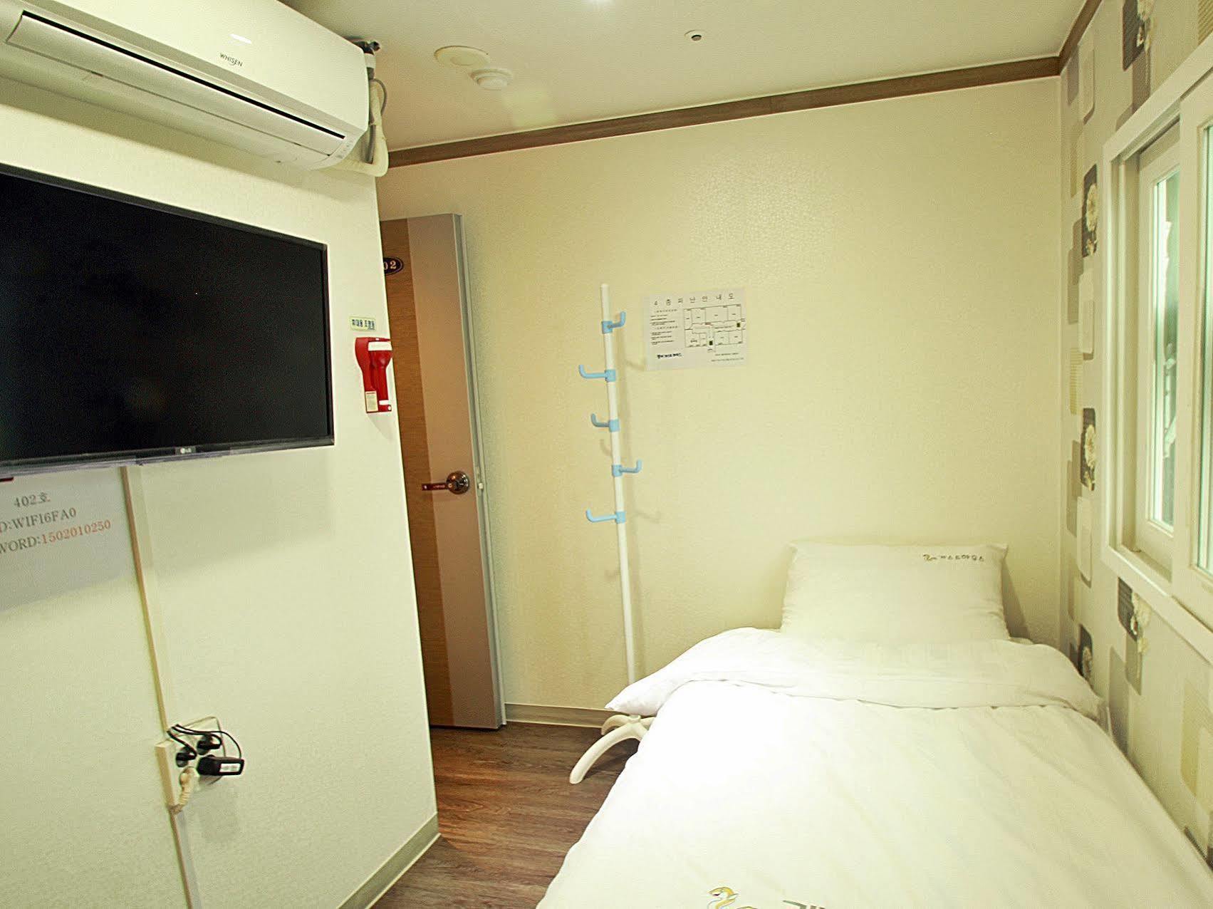 Eel Guesthouse โซล ภายนอก รูปภาพ